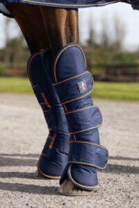 Hevosen jalassa kuljetusuojat