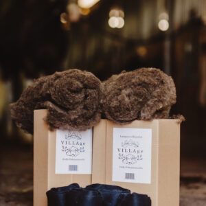 Kuvassa on lampaanvilla kääreet.