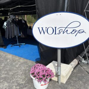WoiShopin hevostarvikemyymälä kuvattuna ulkona SM-kilpailuissa.