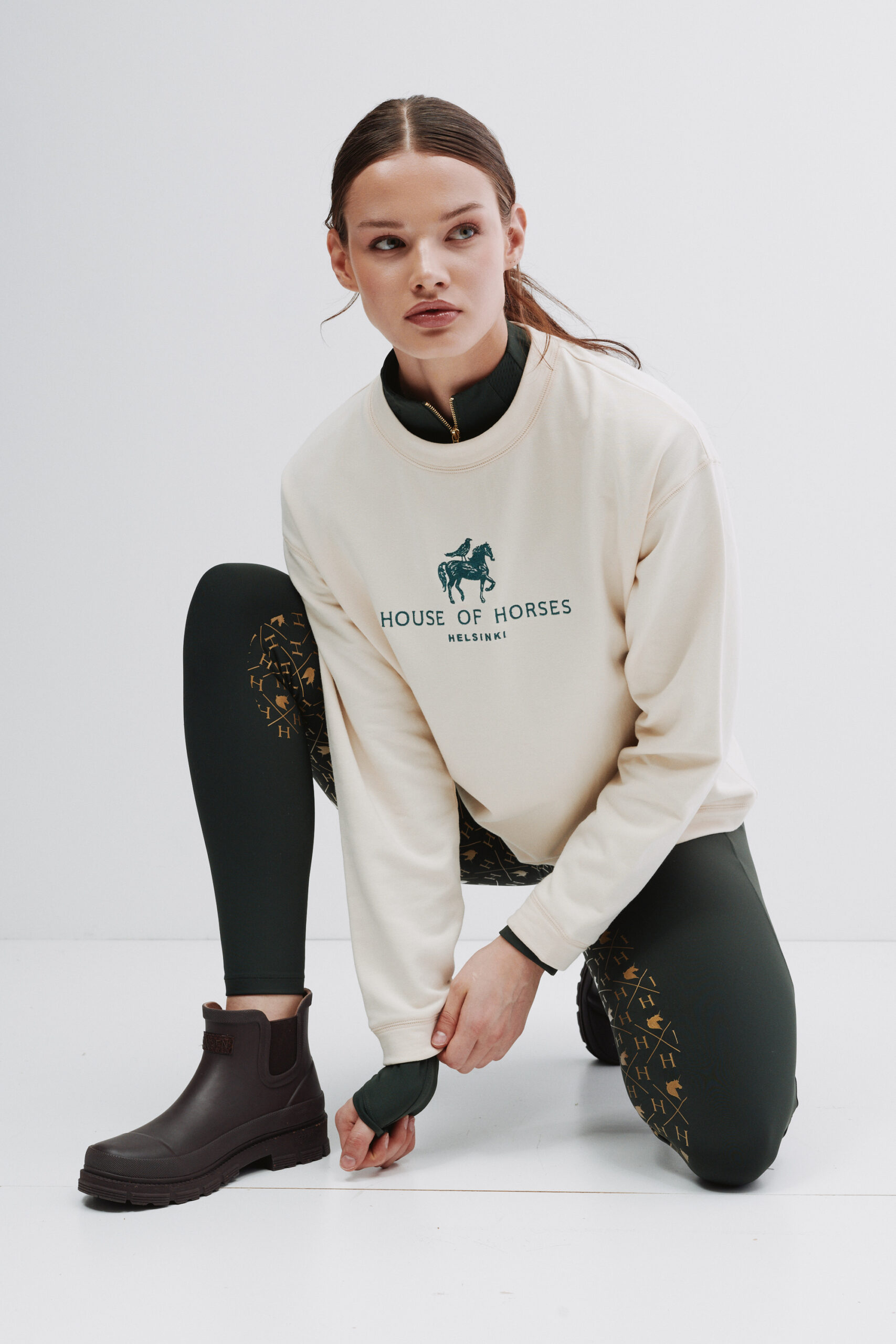 House of Horses Helsinki Logo Soft Collegepaita - Image 5